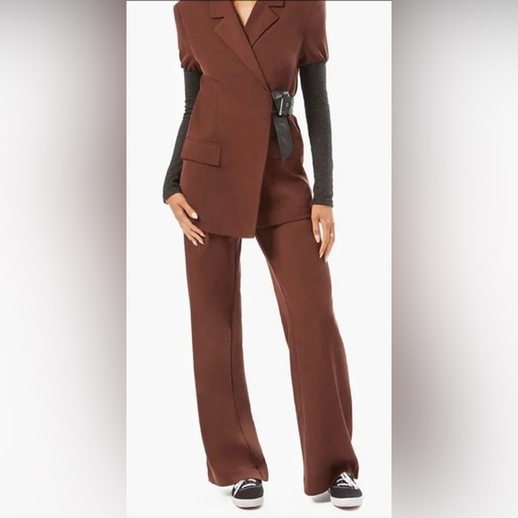 WeWoreWhat NWT Revolve Low Rise V Pant Suiting Twill in Cacao/Black - Picture 2 of 8